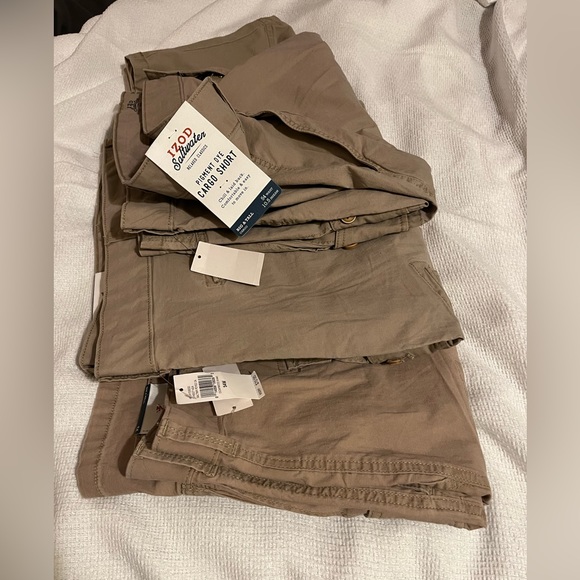 NWT IZOD Big & Tall cargo shorts (BUNDLE: ALL 3 Pairs of kakis for $50) - Picture 3 of 3